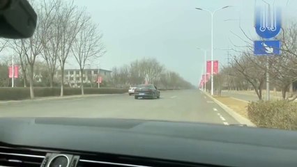 Une course sauvage de voiture fini de façon imprévue