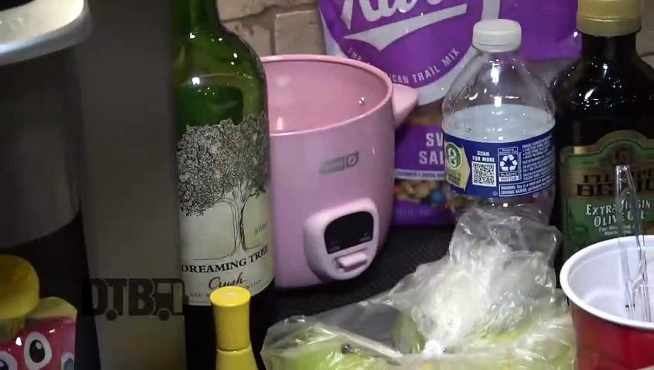 ZZ Ward - BUS INVADERS Ep. 1846