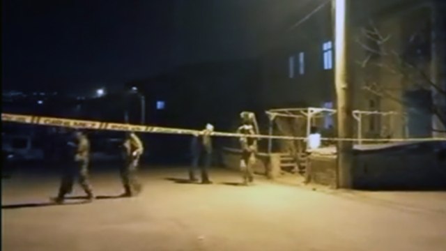 Av tüfeğiyle çevreye ateş açıp kendini eve kilitledi; özel harekat polisleri ikna etti