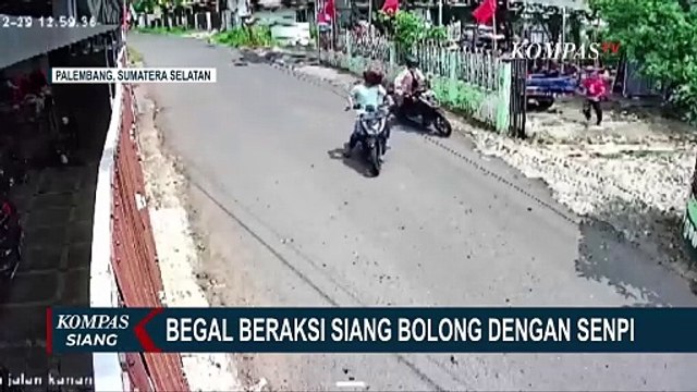 CCTV Rekam Detik-Detik Pelaku Begal Beraksi Siang Bolong dan Takuti Korban dengan Senjata Api!