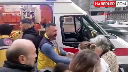 İzmir'de Üçyol Metro İstasyonu'nda Yürüyen Merdiven Kazası: 5 Yaralı