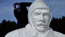Sarıkamış şehitleri için kardan heykel yapıyorlar