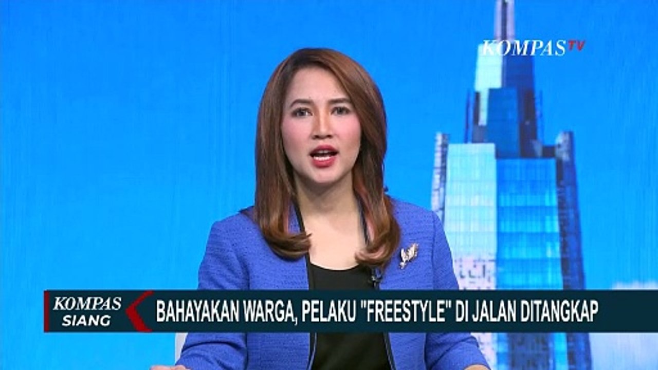 Tanpa Pakai Helm, Remaja Asal Sinjai Sulsel 'Freestyle' dengan Motor di Jalan Raya!