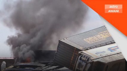 Dua pekerja maut, kereta api bertembung trak