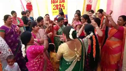 Video Story: रेलवे कॉलोनी में मनाई नए वर्ष की खुशी