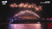 Capodanno, lo spettacolo dei fuochi d'artificio su Sydney