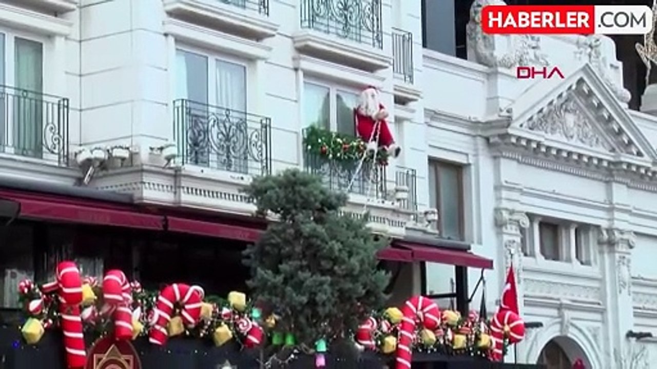 Beyoğlu'nda Yılbaşı Hazırlıkları: Taksim Meydanı ve Gezi Parkı'na Demir Bariyerler Yerleştirildi