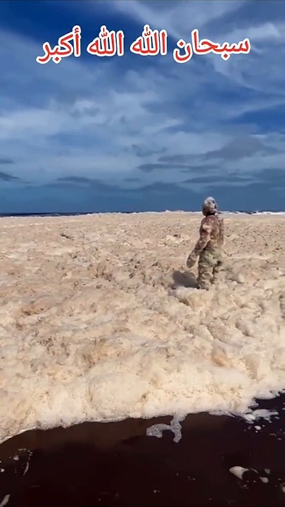 ‏لا إله إلّا الله☝️ وحده لا شريك له☝️ له المُلك وله الحمد،☝️ وهو على كل شيء قدير☝️ الزموا هذه الكلمة حتى تغرب شمس هذا اليوم ‎#يوم_عرفة ، قولوها قياماً، وقعوداً، وعلى جنوبكم، أكثروا منها فإنّها المُنجية، والكافية، والشافية، وهي خير ما قال رسول الله ﷺ، وجمي