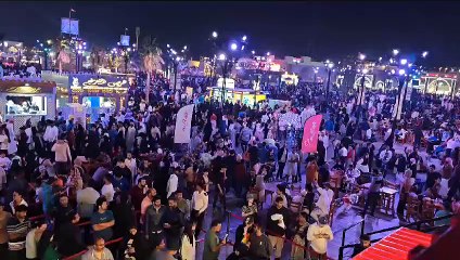 Long queues at food outlets as crowds swell