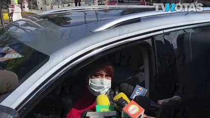 Alejandra Guzmán expresó su felicidad ante los medios de comunicación por llevarse a su madre a su casa.