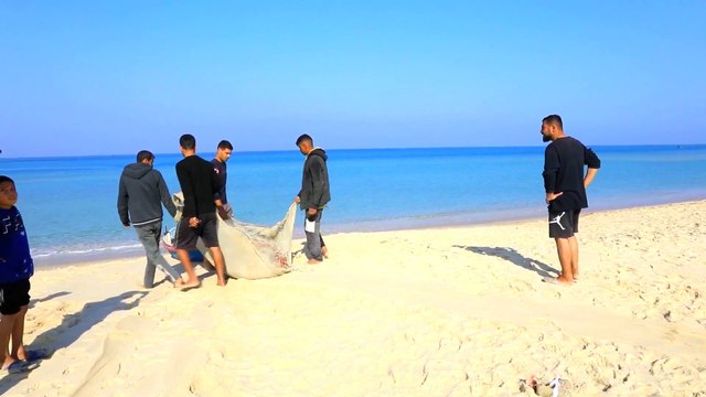 صيادو غزة يخاطرون بحياتهم يوميا لجلب قوتهم اليومي