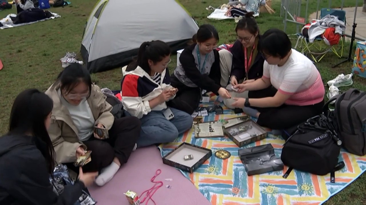 Sydney harbour sees massive crowds for New Years Eve with free entry to public viewing areas