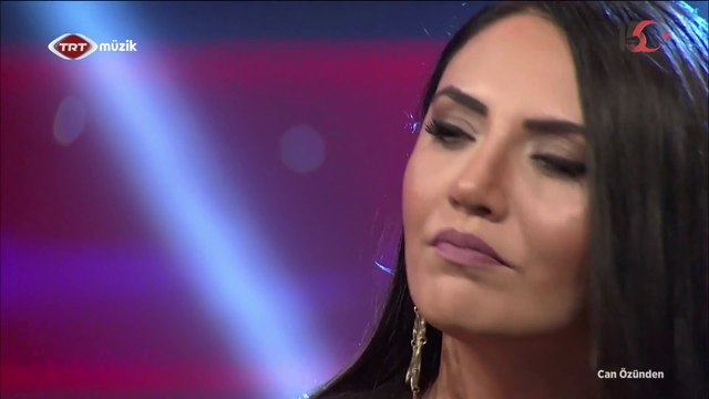 Hamdiye Erol / Al yeşil dökün anneler mezar taşıma