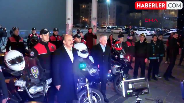 İstanbul Valisi Davut Gül, Taksim Meydanı'nda güvenlik önlemlerini denetledi