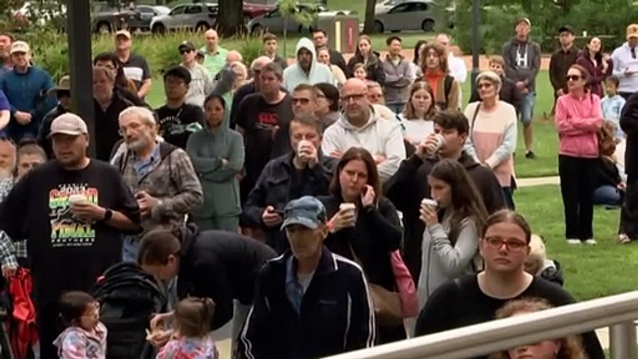 Collectors queue for first dollar coins of King Charles