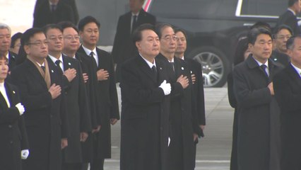 尹, 새해 첫 행보로 현충원 참배..."민생경제 매진" / YTN