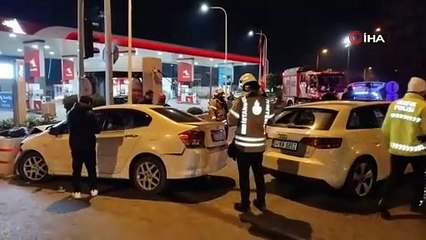Kartal'da 2 araç kafa kafaya çarpıştı