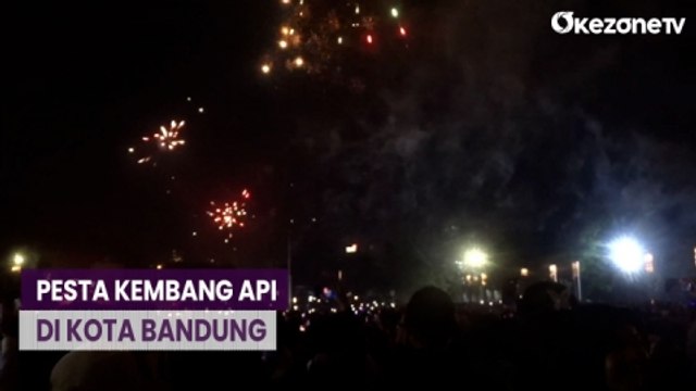 Pesta Kembang Api Hiasi Perayaan Pergantian Tahun Baru di Kota Bandung