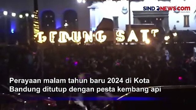 Pesta Kembang Api Hiasi Malam TahunMelihat Pesta Kembang Api di Kota Bandung Baru di Kota Bandung