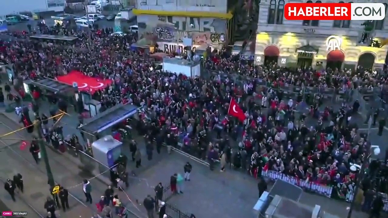 Gazze ve şehitlerimiz için İstanbul'da büyük yürüyüş! Binlerce insan Galata Köprüsü'ne akın etti