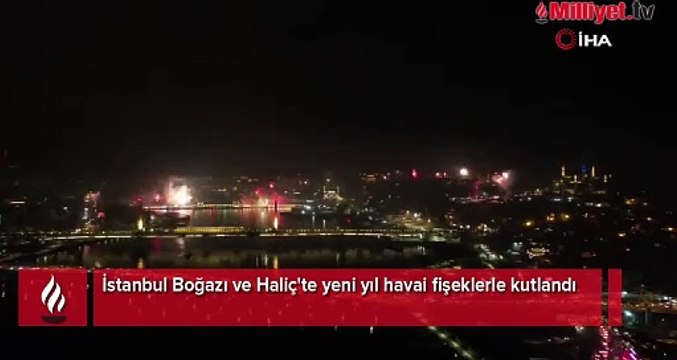 İstanbul Boğazı ve Haliç'te yeni yıl havai fişeklerle kutlandı