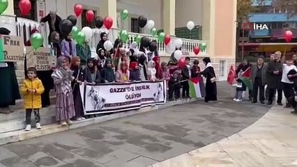 Balonlar Filistinli çocuklar için semaya bırakıldı