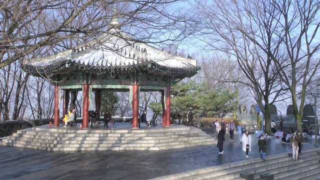 [날씨] 내일도 흐리고 온화...밤사이 중서부 비·눈, 빙판길 주의 / YTN