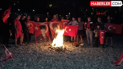 Antalya'da Yaz Kış Denize Girenler Grubu 2024 Yılını Denizde Karşıladı