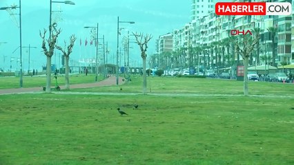 İzmir'de 2024 Yılının İlk Gününde Cadde ve Sokaklar Boş Kaldı