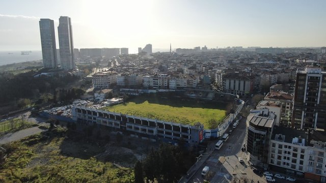 İstanbul'un göbeğinde kaderine terk edildi