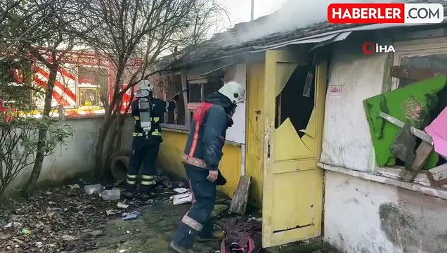 Kullanılmayan evden çıkan dumanlar itfaiyeyi harekete geçirdi