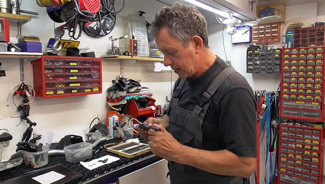BMW R1200GS [2010] VALVE CLEARANCE CHECK.. The Old Mechanic his own
