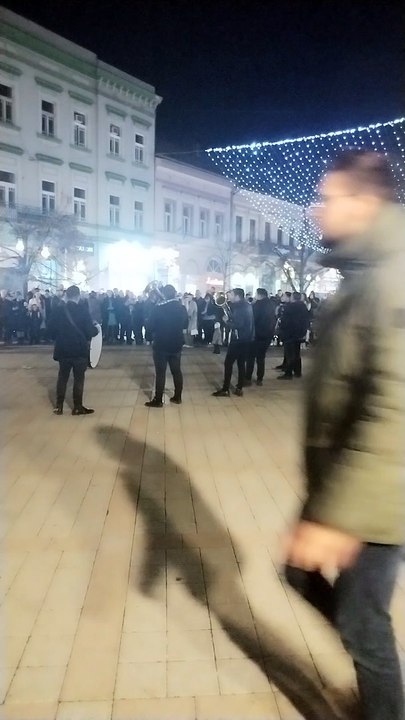 Žurka u centru Novog Sada trubači Nova godina 2024
