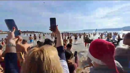 Primo tuffo dell'anno a Crotone