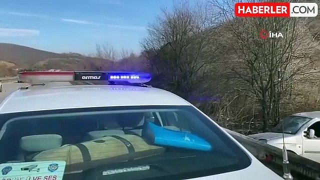 Samsun'da lastiği patlayan araç şarampole uçtu: 2 yaralı