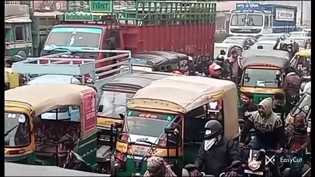 जाम से लगी वाहनों की लम्बी कतारें