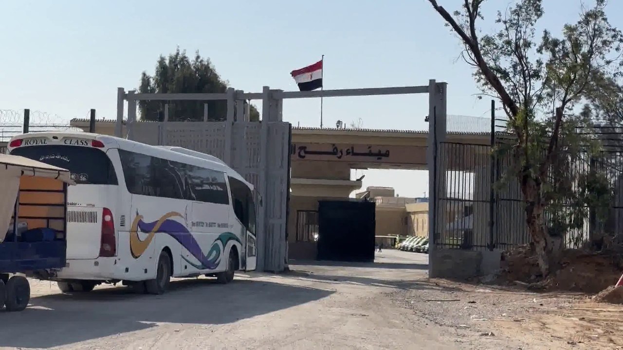 صور حصرية لـ #العربية لوصول مساعدات إنسانية عبر #معبر_رفح إلى #غزة