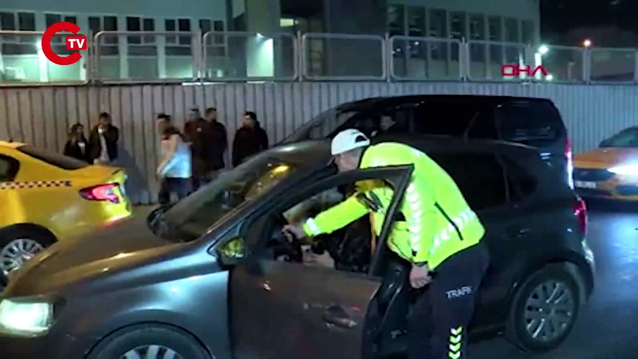 Yılbaşına saatler kala Beşiktaş'ta ortalık karıştı, devreye kadın polisler girdi: 'Durmazsan seni döverim dedi!'