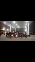 पेट्रोल पंपों पर उमड़ी भीड़, ईंधन हुआ खत्म