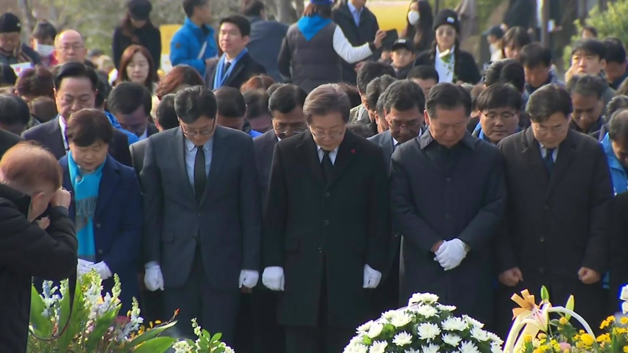 이재명, 노무현 묘역 참배..."더 단합해 선거 준비하겠다" / YTN