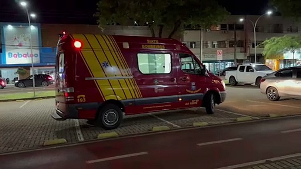 Homem cai de bicicleta e sofre laceração na perna