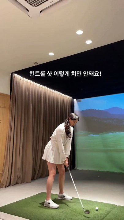 Be sure to be careful when making control shots! ⛳️ Pro Yoo Soo-hyun’s iron shot! Lesson inquiries  컨트롤 샷 할때 꼭 주의하셔야 됩니다!⛳️ 유수현프로의 아이언샷!  레슨문의는 @0308suhyun