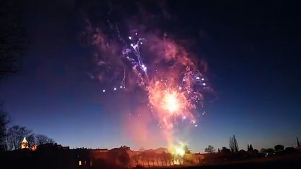 Feu d'artifice du nouvel an à PEYNIER 1JANV2024