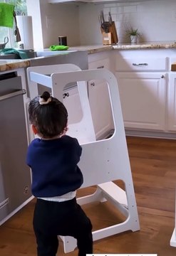 This video of children removing Anwari from their hands is from Canada.