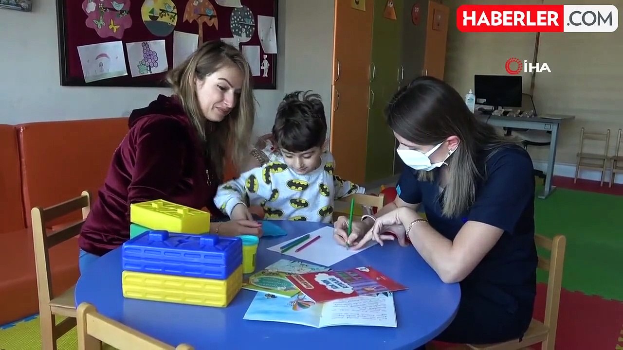 Hastane korkusu olan minik Mutlu, oyun alanlarını görünce tedavi oldu