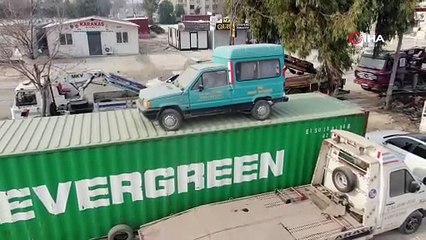 Depremin vurduğu Hatay'dan ilginç görüntü: Bu konteyneri gören dönüp bir daha bakıyor
