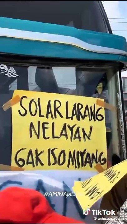 Wes Rasah Dipayungi Koyok Raja Ae, Panas Sama-sama Keringetan, Adem Sama-sama Kemulan, kata Anies Saat Kampanye Panas-panasan.