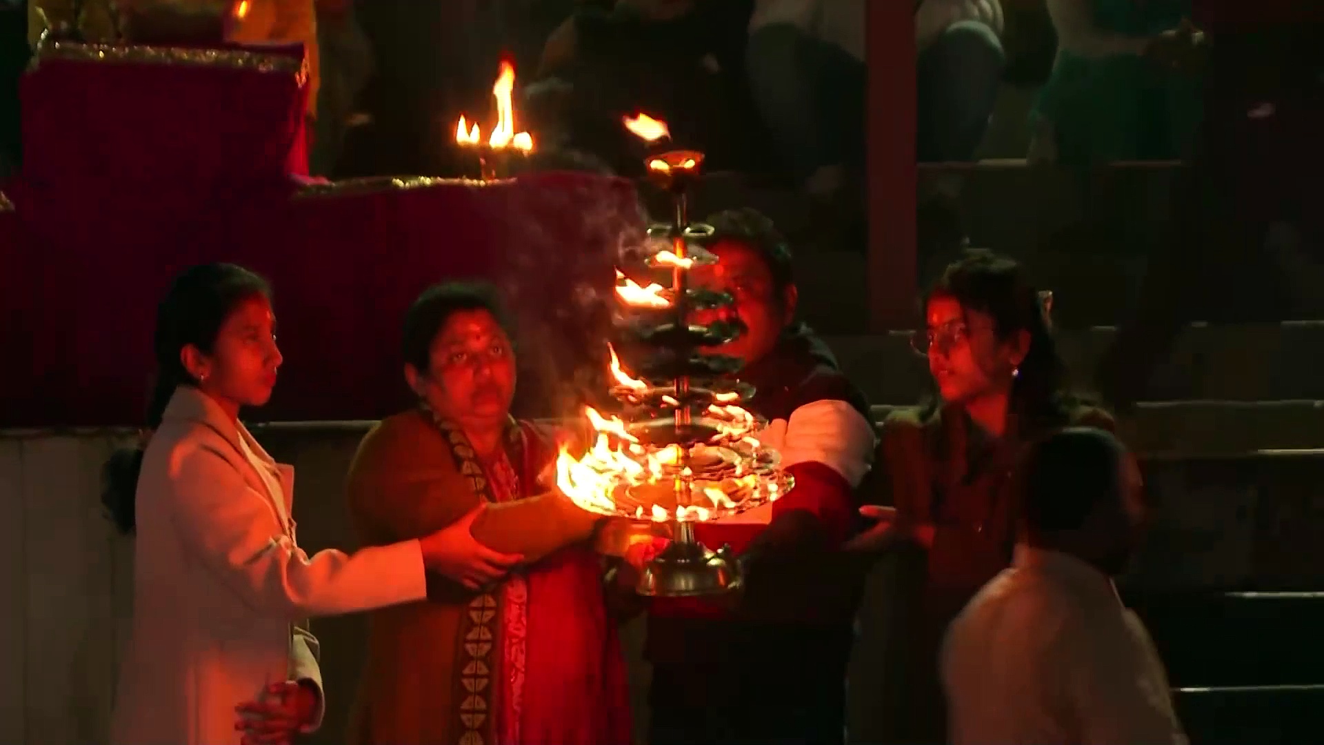 அயோத்தியில் சரயு நதிக்கரையில் ராமருக்கு பக்தர்கள் ஆரத்தி - ஏசியாநெட் சிறப்பு வீடியோ!!