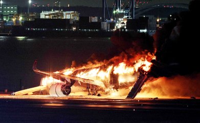 Evacuadas las 379 personas a bordo del avión en llamas de Japan Airlines