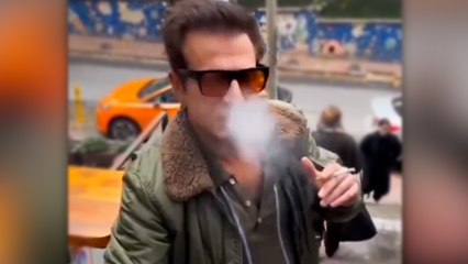 Teoman sigarayı azaltacağını söylediği 2024 hedeflerini sigara içerek anlattı